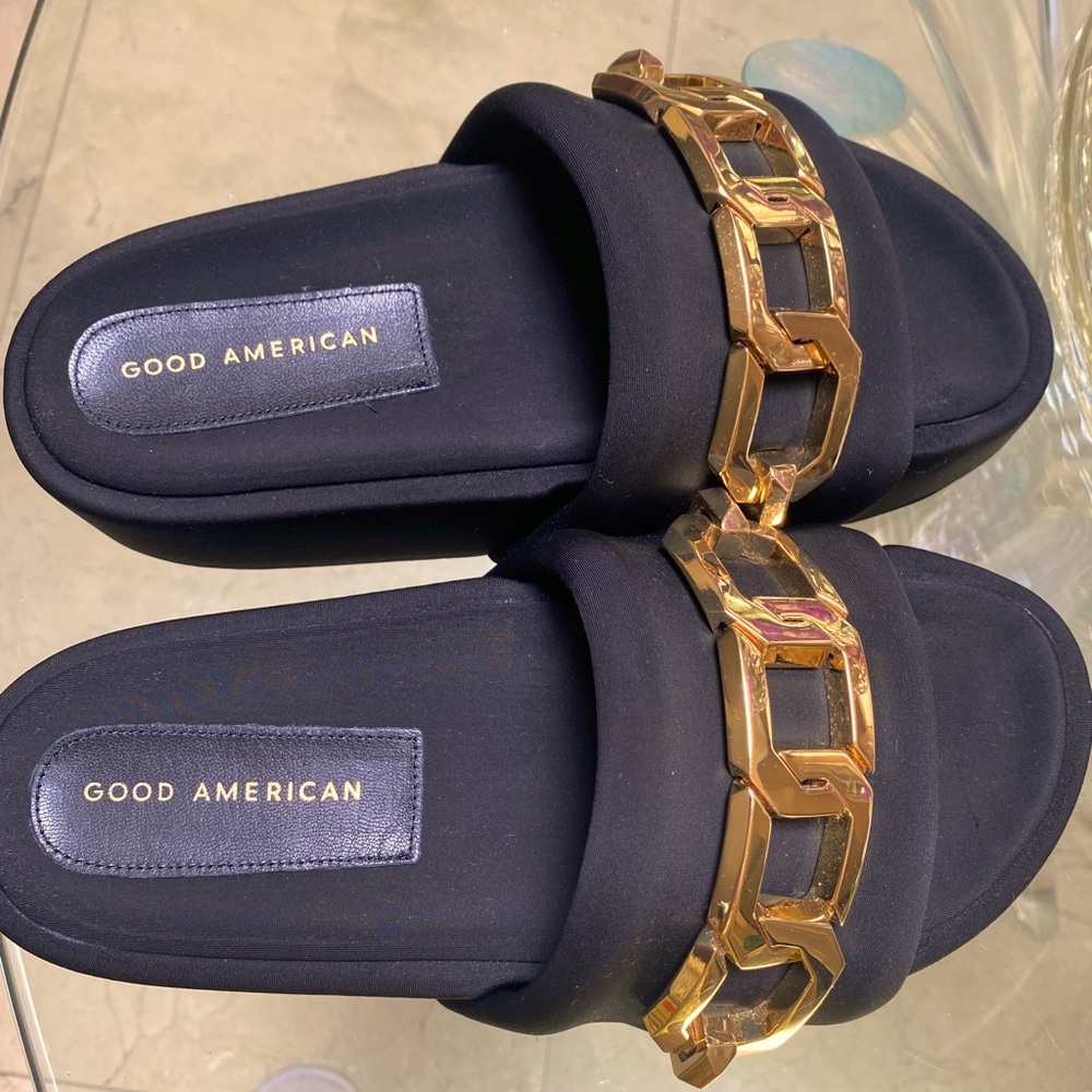 Good American Platform Sandals with Gold Chain details